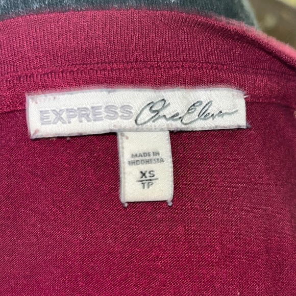Express Burgundy One Eleven Fitted Knit V-Neck T-Shirt, Women’s Size XS. - Picture 5 of 6